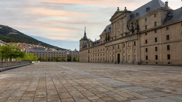 Descubre El Escorial: Donde la Historia y la Naturaleza se Encuentran en Madrid