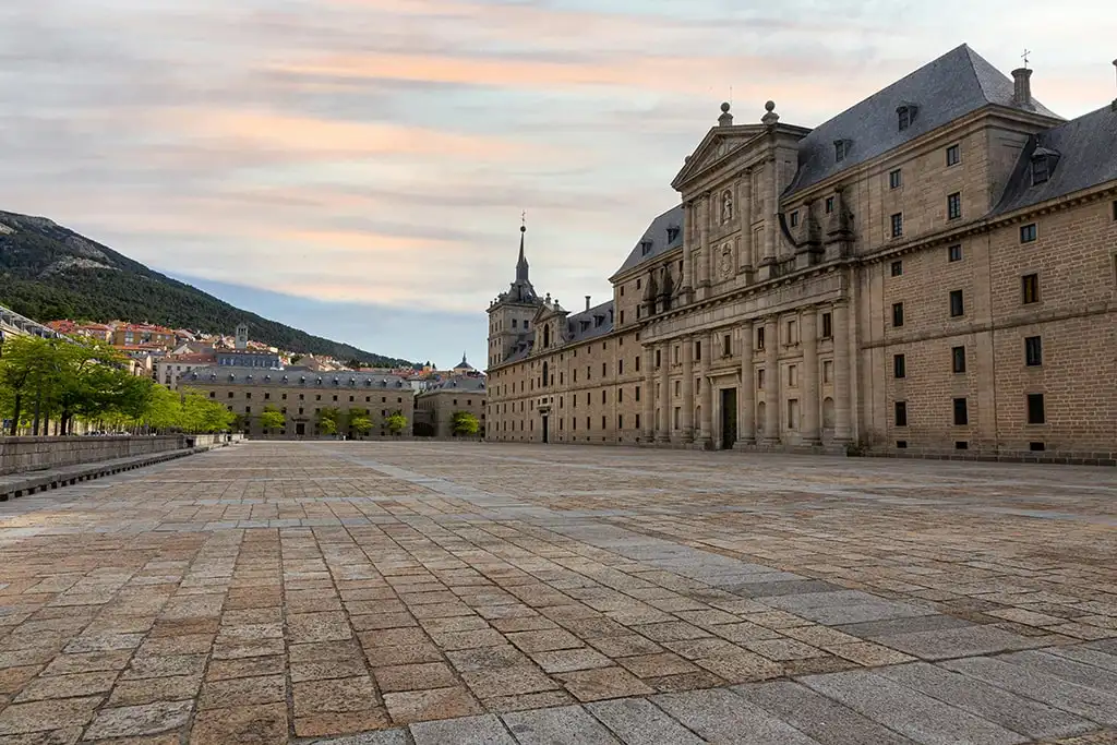 Descubre El Escorial: Donde la Historia y la Naturaleza se Encuentran en Madrid