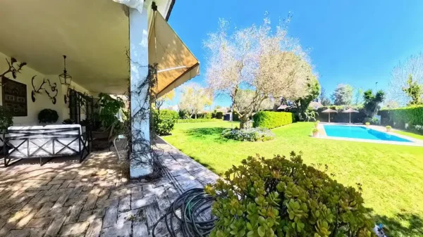 Villa de Lujo en Jerez de la Frontera: Elegancia y Exclusividad en Parque Avenida