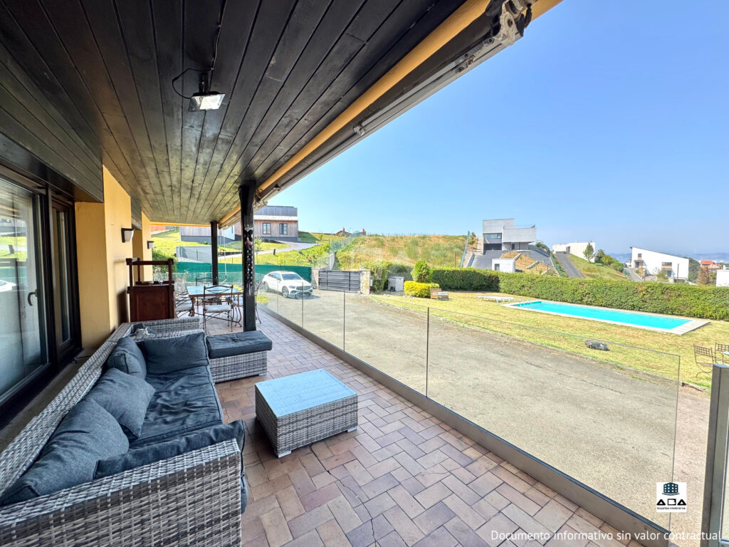 Chalet independiente con parcela llana en Somió